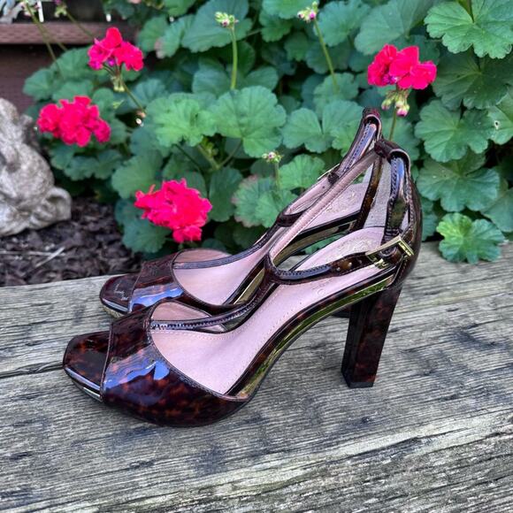 Vince Camuto Tezer T-Strap Sandal Block Heels Tortoise Brown Patent Women's 6 B - Picture 3 of 11